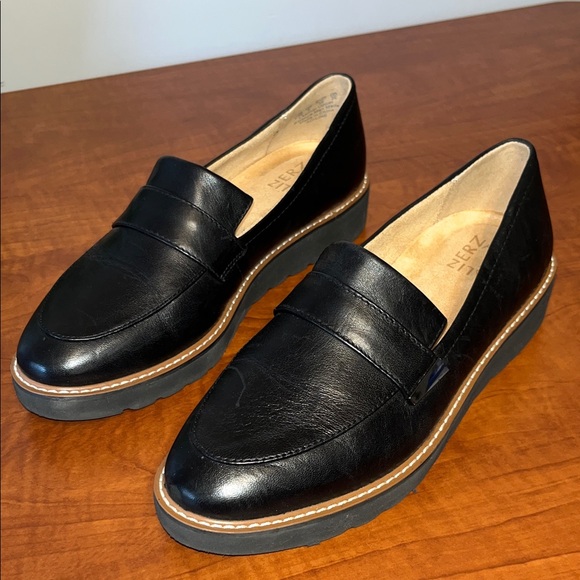 Naturalizer Adiline Black Leather Loafers NWOT 8.5 - Picture 9 of 9